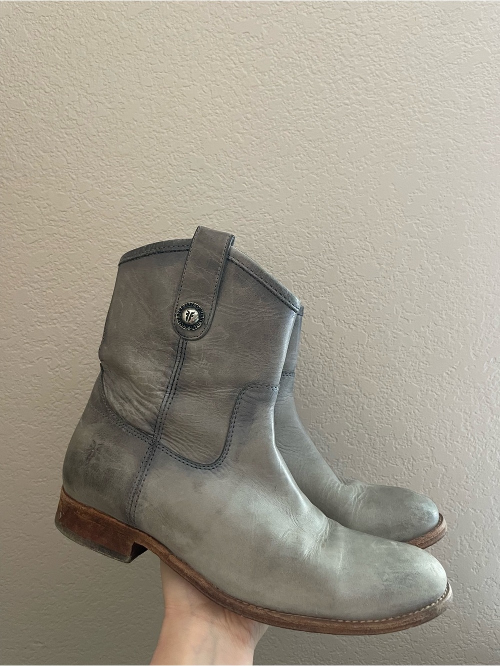 Frye Melissa Button Short Boots Grey Leather Ankle Booties Size 7.5 - Picture 3 of 9